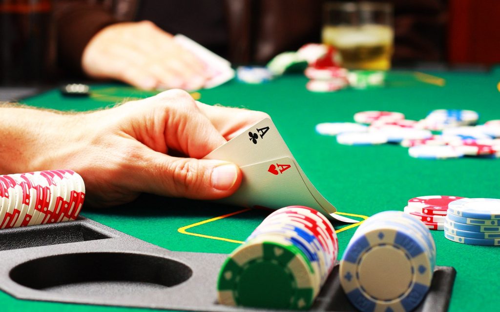 How you can Bluff in Poker?